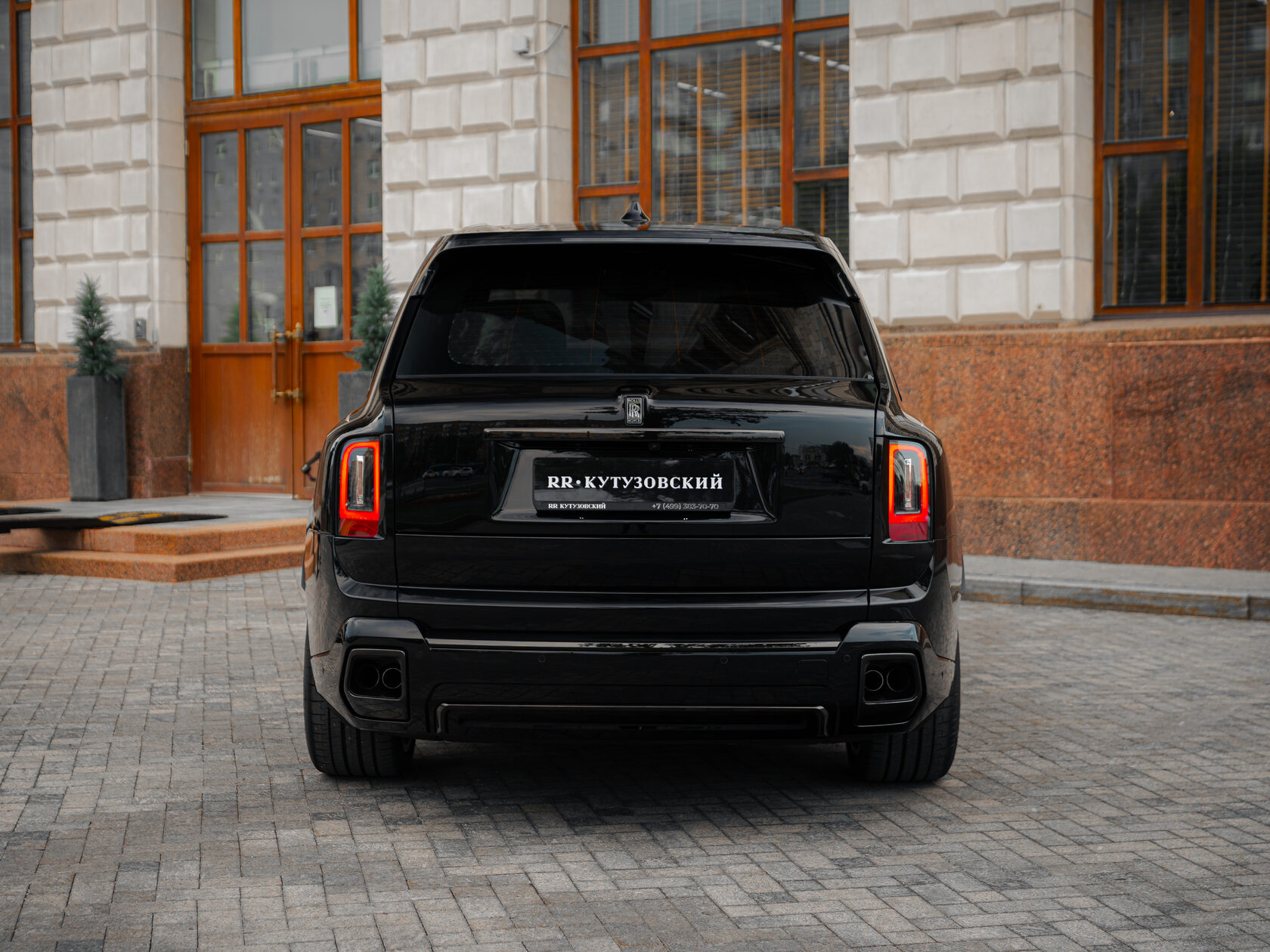 Rolls-Royce Cullinan Black Badge II  <br>Черный 