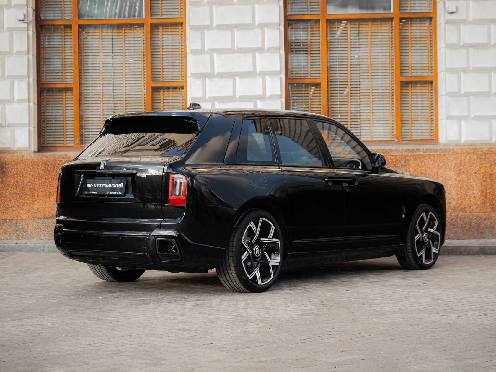 Rolls-Royce Cullinan Black Badge II 2025 год <br>Черный 
