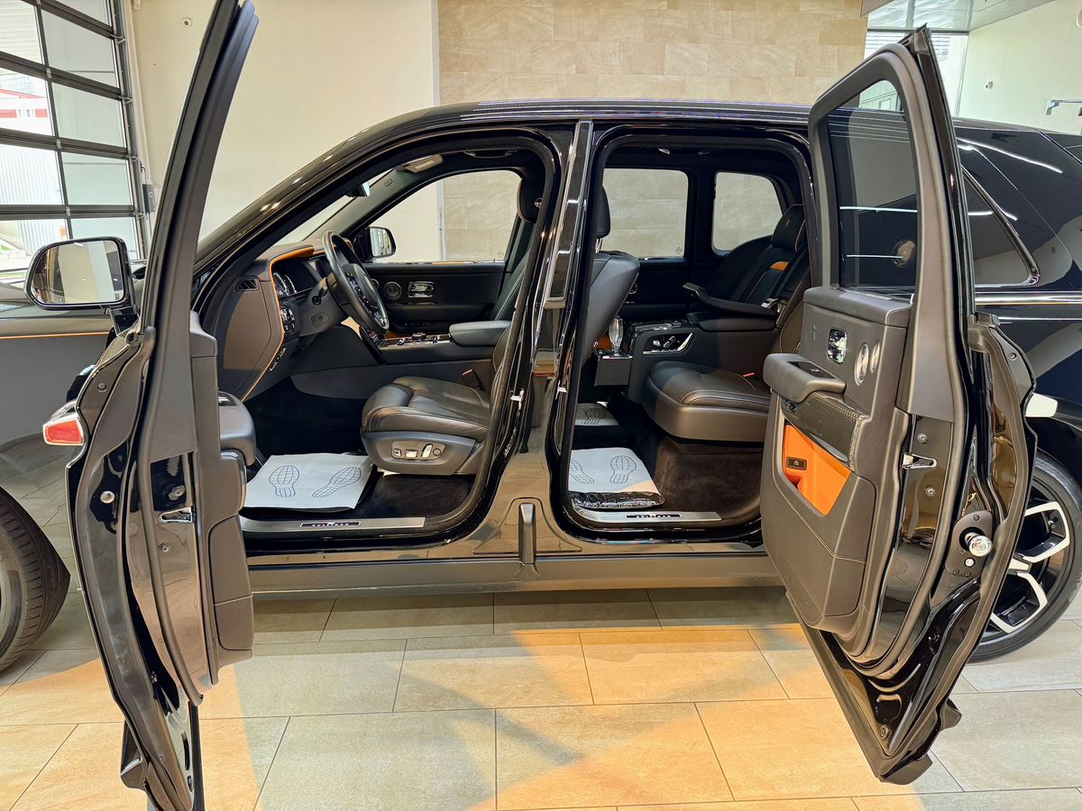 Rolls-Royce Cullinan  <br>Черный
