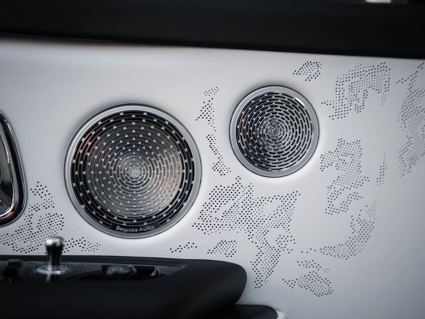 Rolls-Royce Cullinan Black Badge II  <br>Черный 