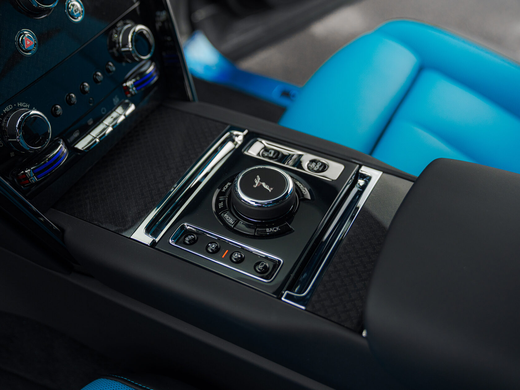 Rolls-Royce Cullinan Black Badge II  <br>Tempest Grey