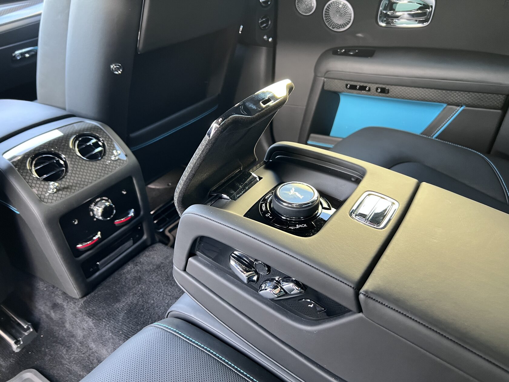 Rolls-Royce Ghost Black Badge by NOVITEC 2021 год <br>Черный Металлик Diamond Black 