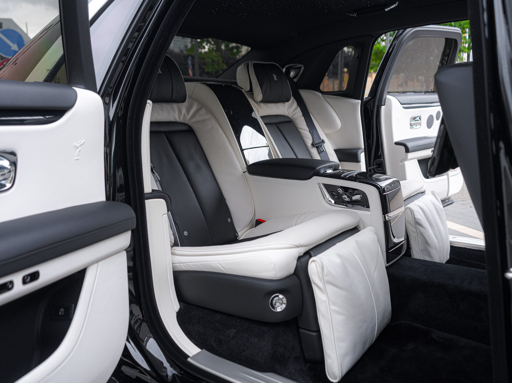 Rolls-Royce Ghost Extended 2024 год <br>Black 