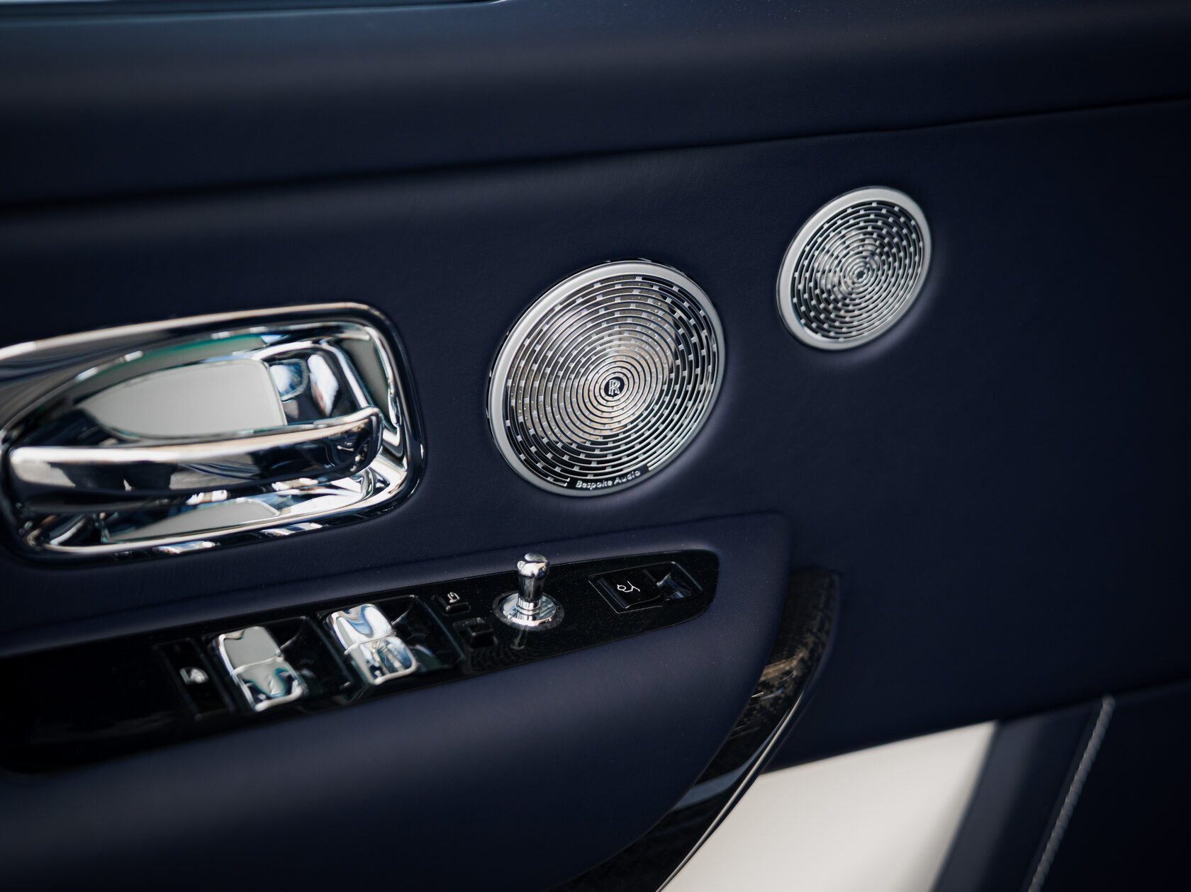 Rolls-Royce Cullinan Black Badge II  <br>Синий металлик 