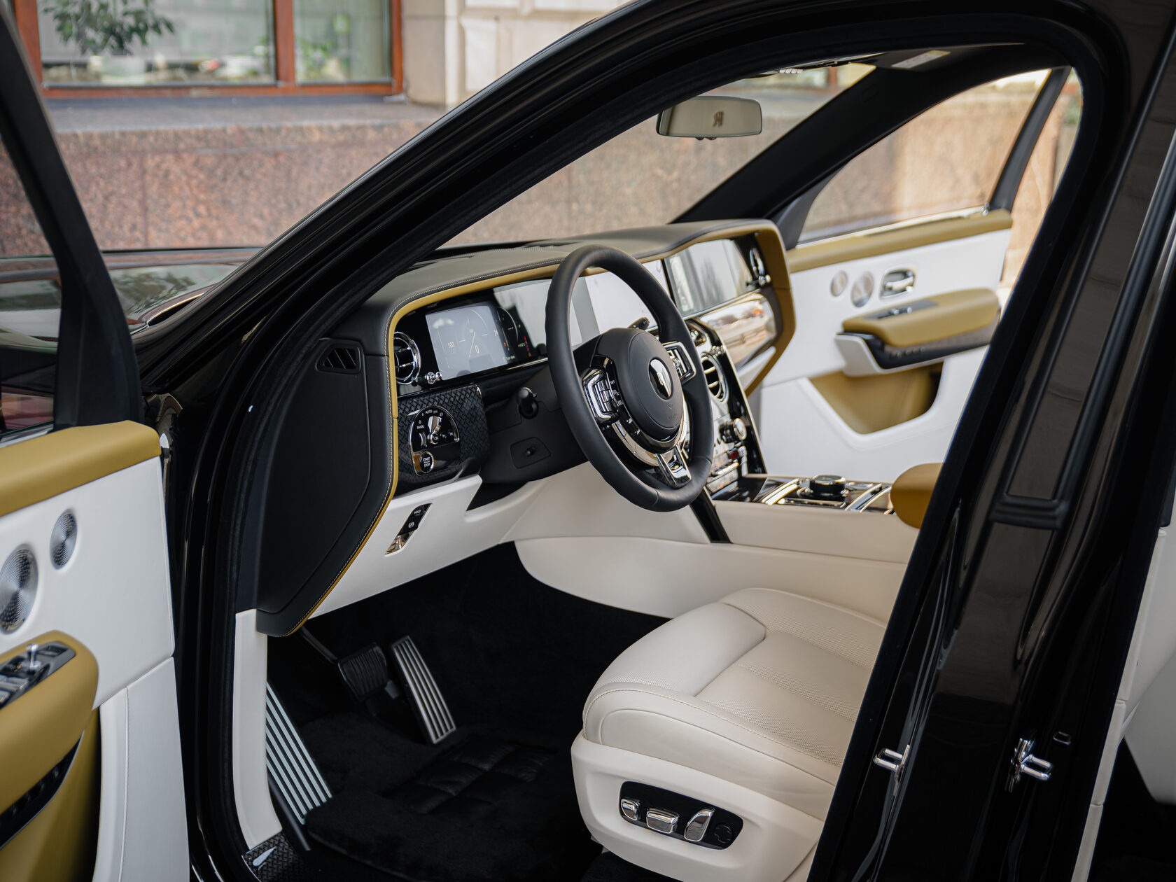 Rolls-Royce Cullinan Black Badge II  <br>Black Diamond