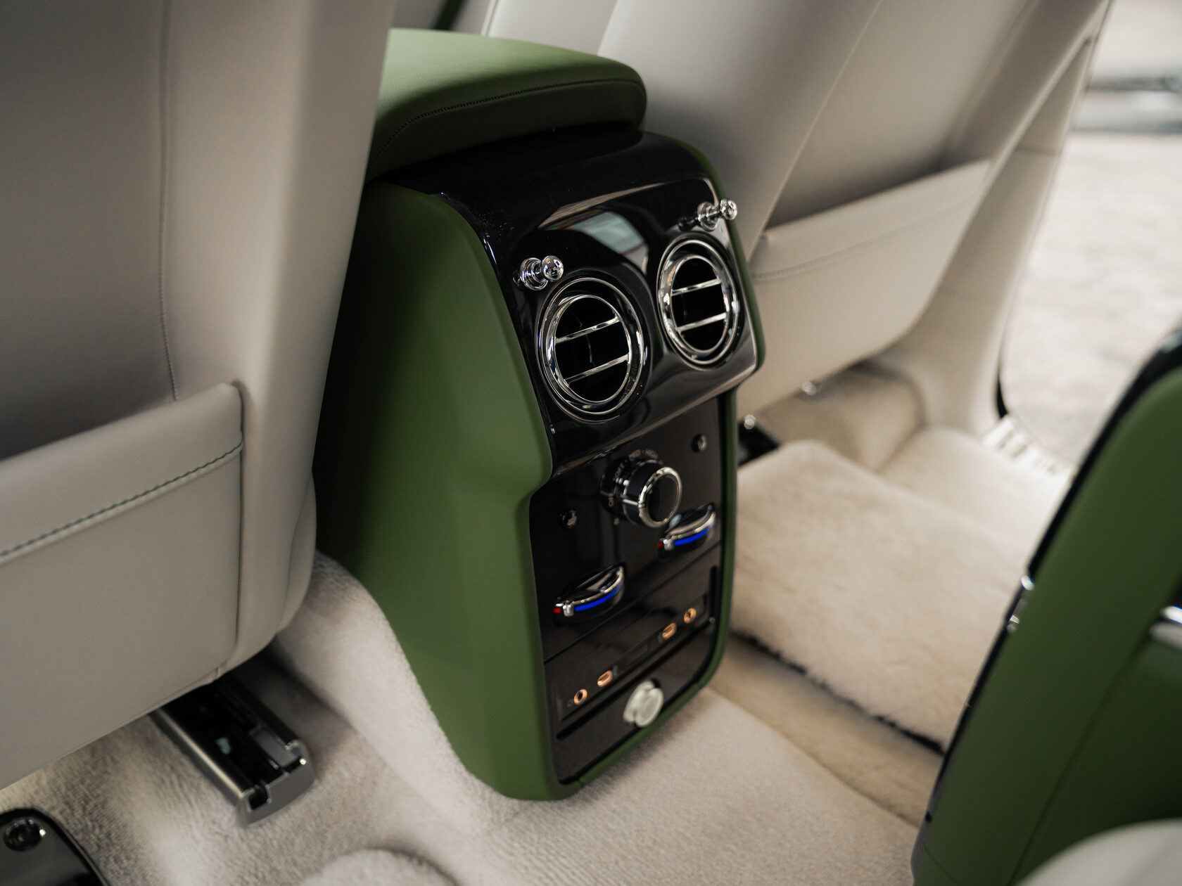 Rolls-Royce II Dark Emerald  <br>Dark Emerald 