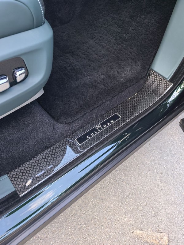 Rolls-Royce Cullinan Black Badge I 2025 год <br>Dark Emerald 
