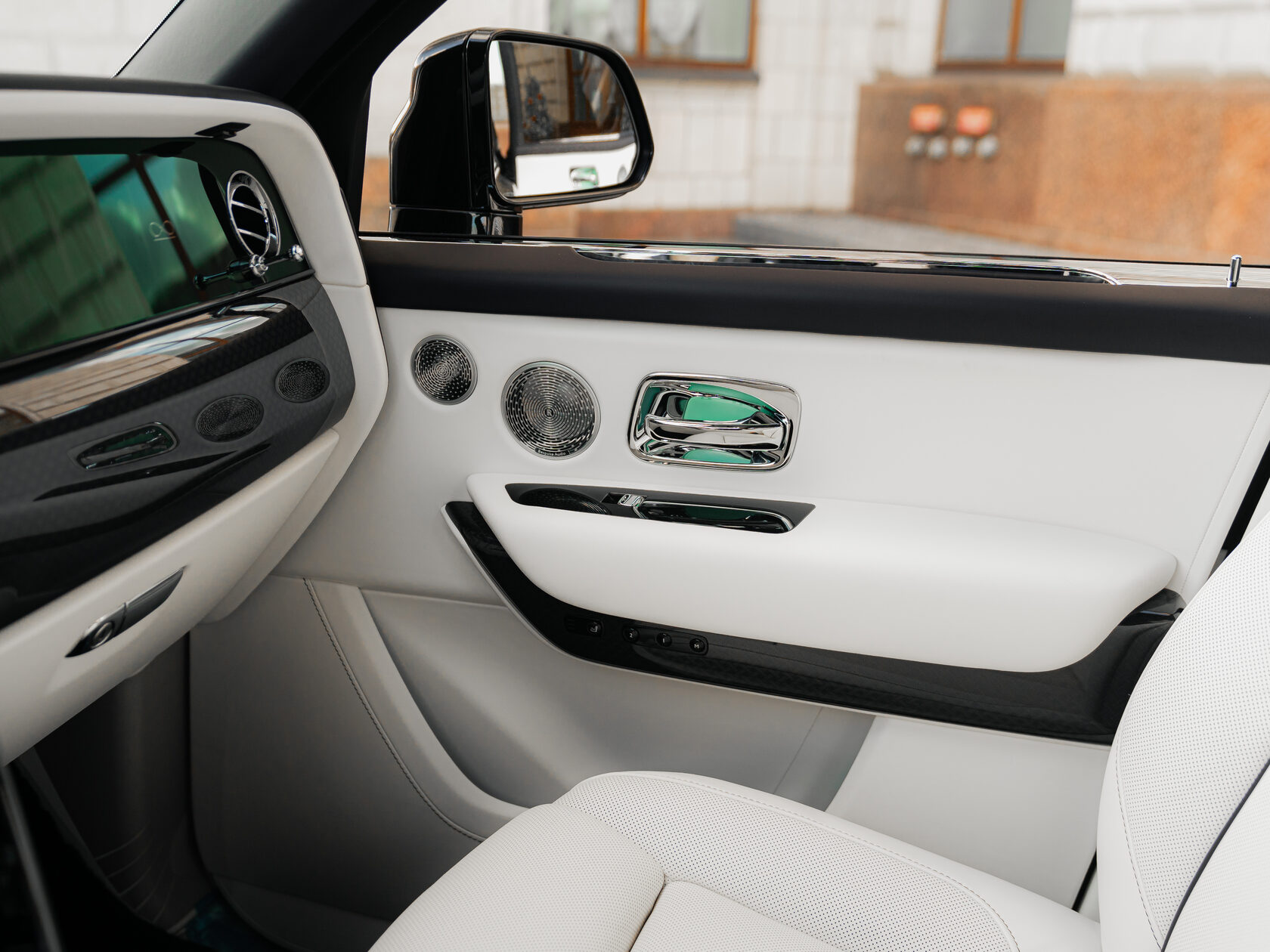 Rolls-Royce Cullinan Black Badge II 2025 год <br>Черный 