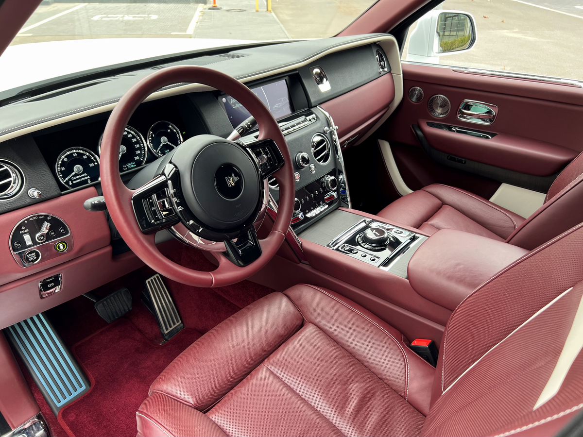 Rolls-Royce Cullinan, I 2019 год <br>Белый