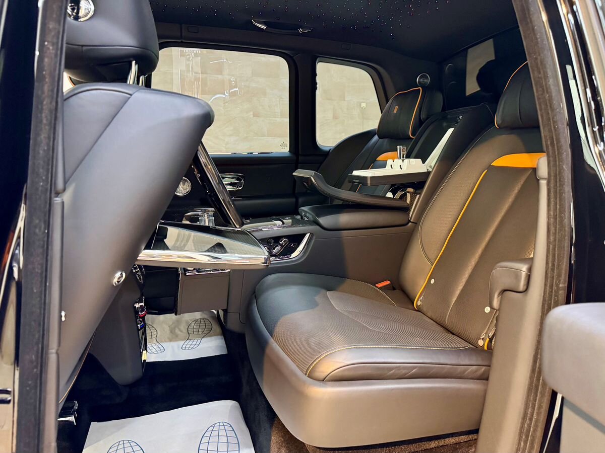 Rolls-Royce Cullinan  <br>Черный