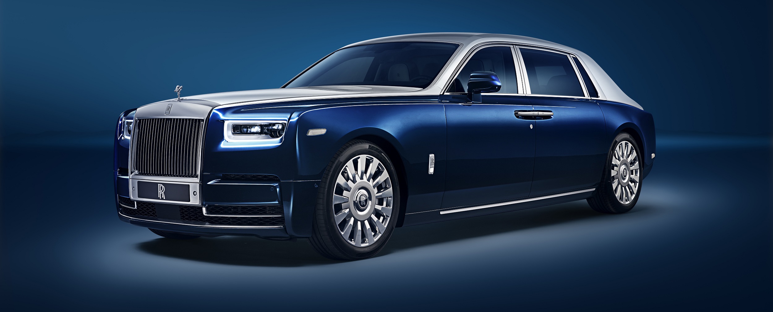 ROLLS-ROYCE ВЫХОДИТ НА НОВЫЙ УРОВЕНЬ ПРИВАТНОСТИ В АВТОМОБИЛЕ