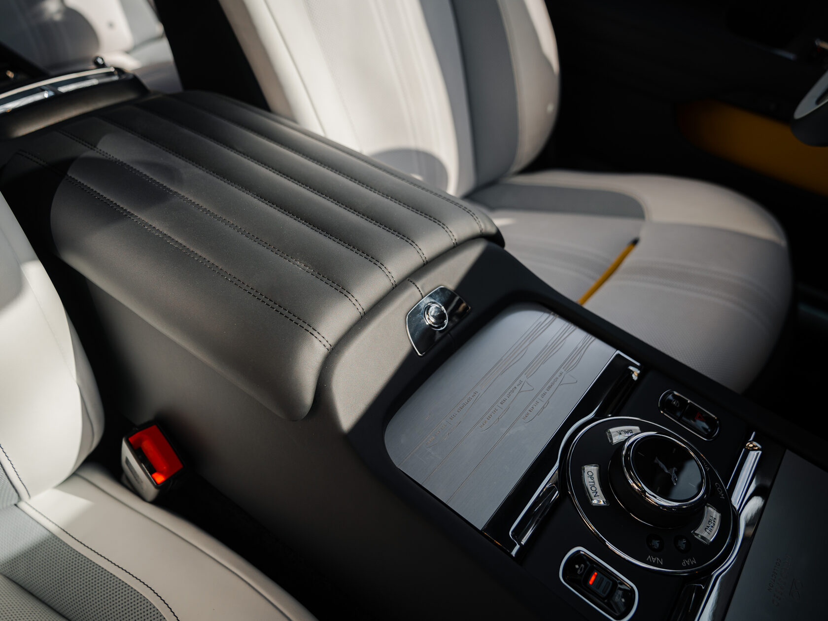 Rolls-Royce Wraith Black Badge Landspeed Collection  <br>Черный/ Небесноголубой