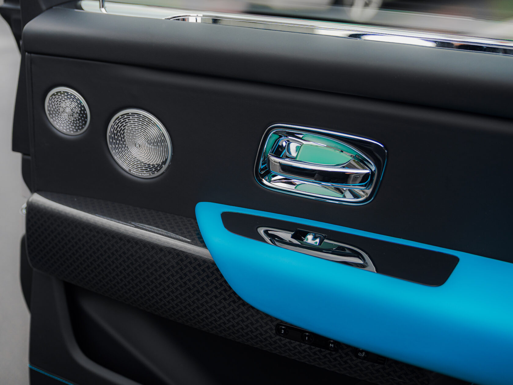 Rolls-Royce Cullinan Black Badge II  <br>Tempest Grey