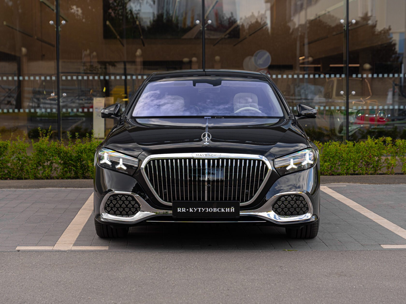 Rolls-Royce Maybach S 580 II  <br>черный обсидиан с покрытием металлик 