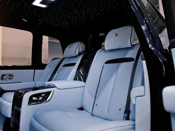 Rolls-Royce Cullinan Black Badge I  <br>Не указано