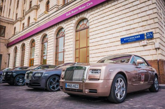 Автосалон Роллс Ройс
