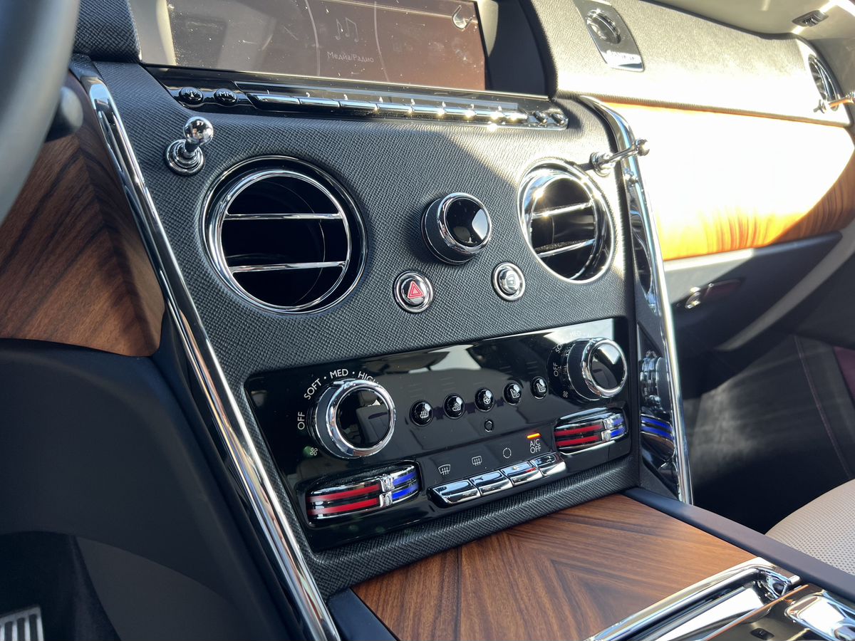 Rolls-Royce Cullinan, I 2020 год <br>Синий