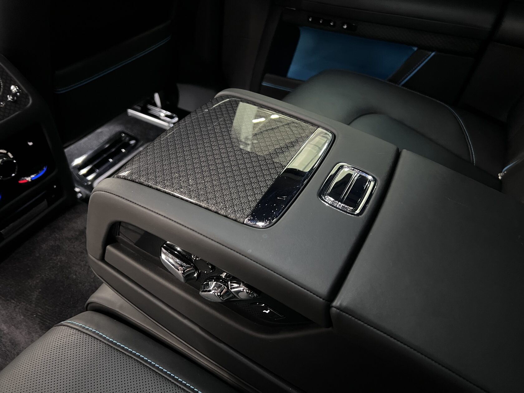 Rolls-Royce Ghost Black Badge by NOVITEC 2025 год <br>Черный Металлик Diamond Black 