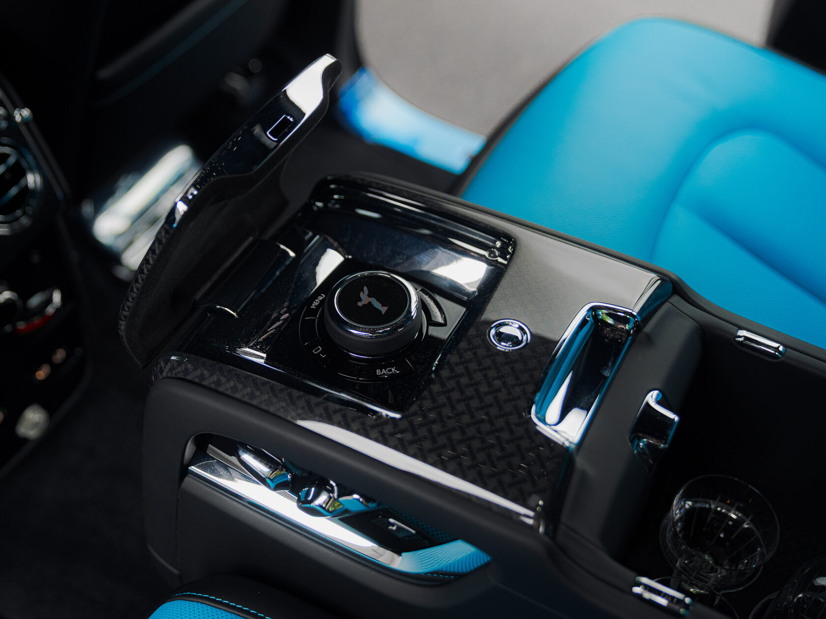 Rolls-Royce Cullinan Black Badge II  <br>Tempest Grey