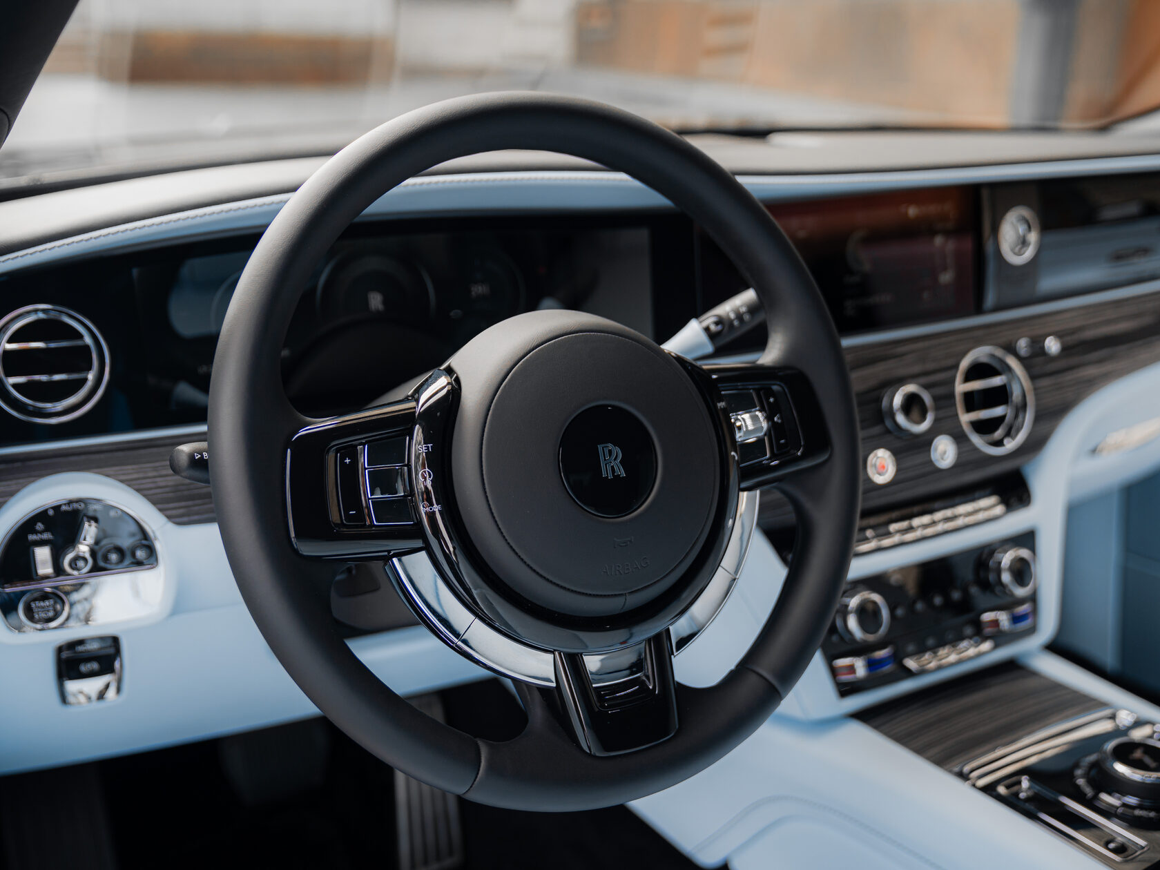 Rolls-Royce Spectre 2023 год <br>Black Diamond/ Черный