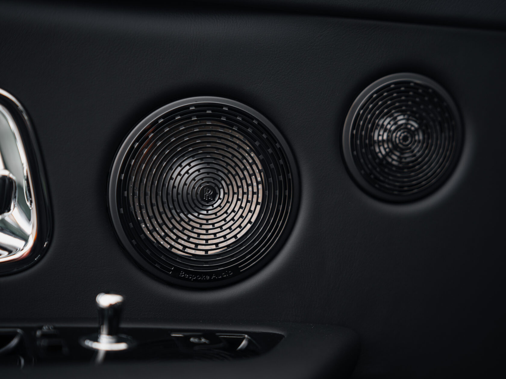 Rolls-Royce Cullinan Black Badge II  <br>Черный 