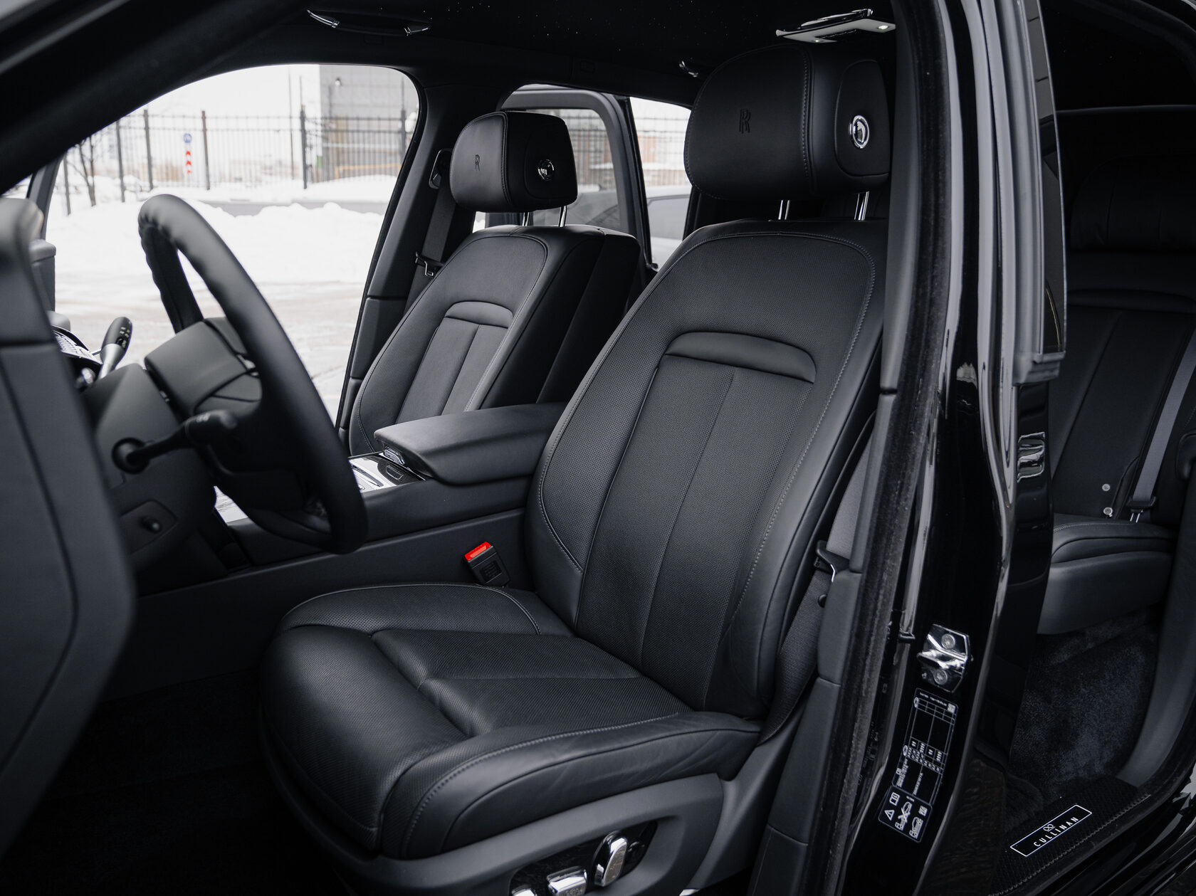 Rolls-Royce Cullinan Black Badge I 2025 год <br>Black Diamond 