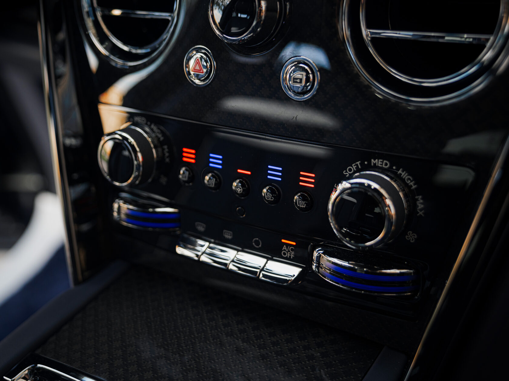 Rolls-Royce Cullinan Black Badge II  <br>Синий металлик 