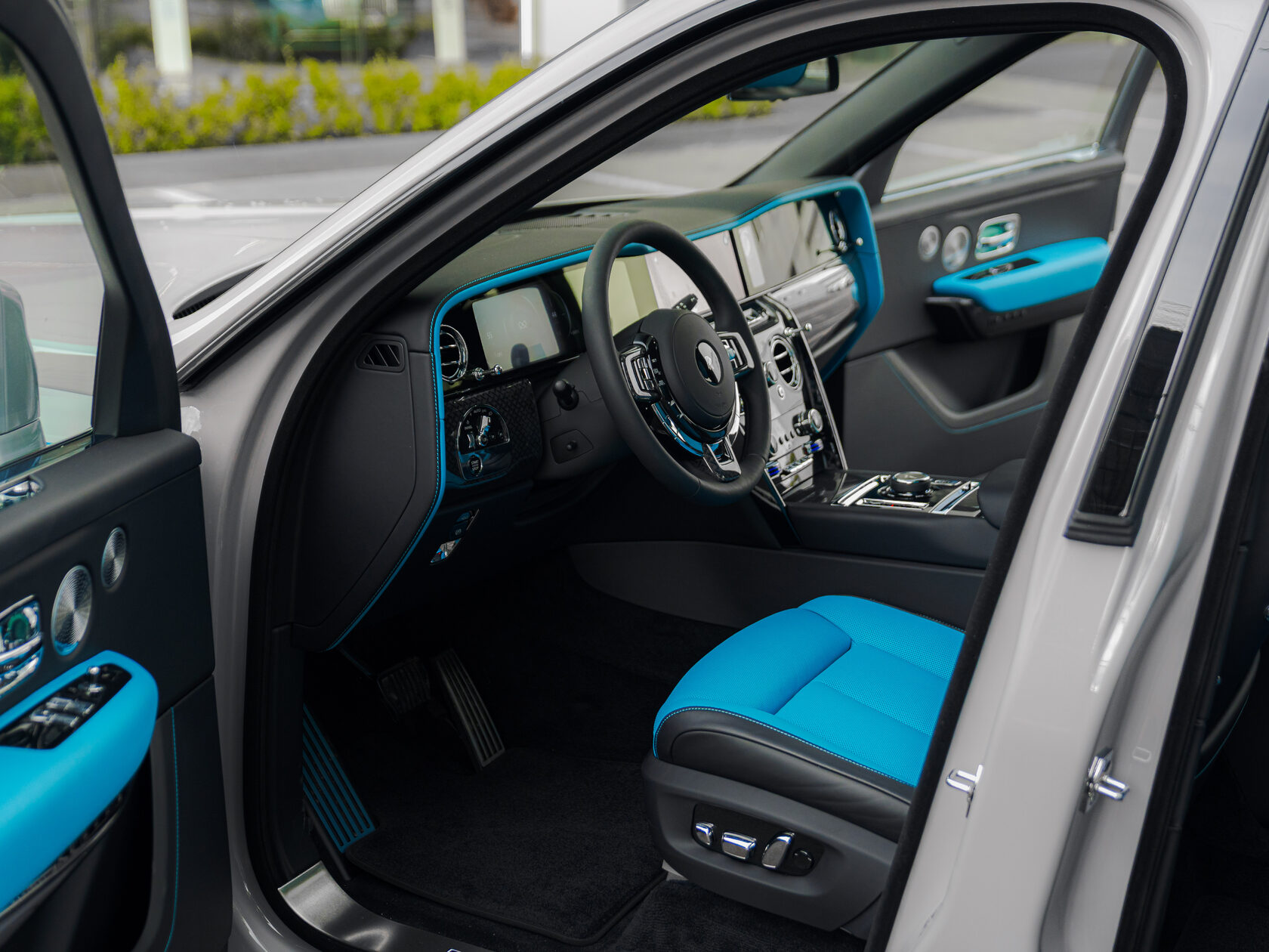 Rolls-Royce Cullinan Black Badge II  <br>Tempest Grey