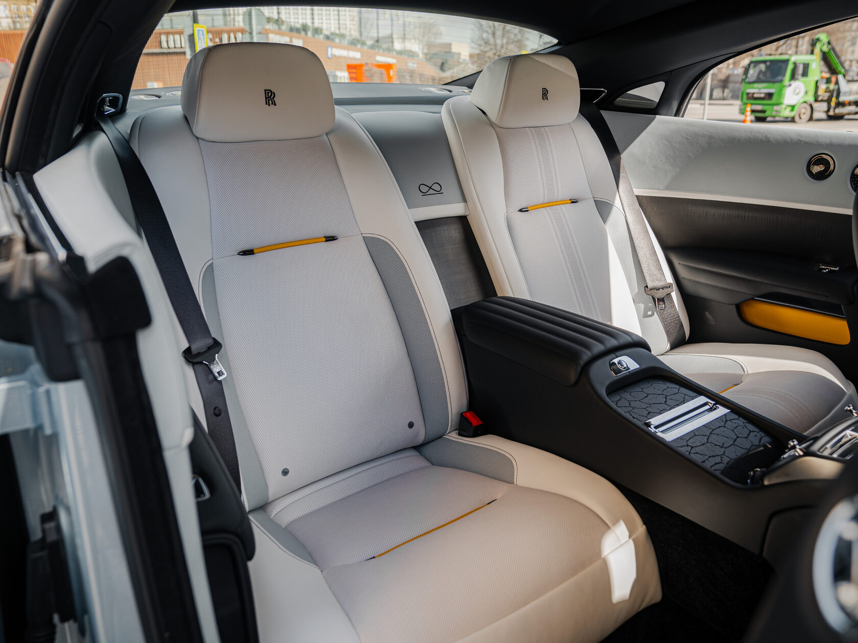 Rolls-Royce Wraith Black Badge Landspeed Collection  <br>Черный/ Небесноголубой