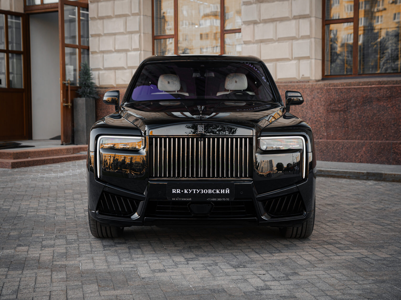 Rolls-Royce Cullinan Black Badge II  <br>Черный 