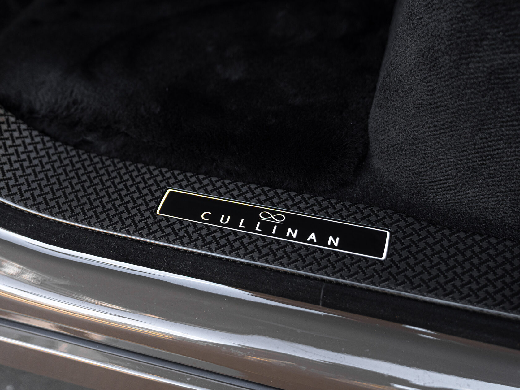 Rolls-Royce Cullinan Black Badge II  <br>Трюфель