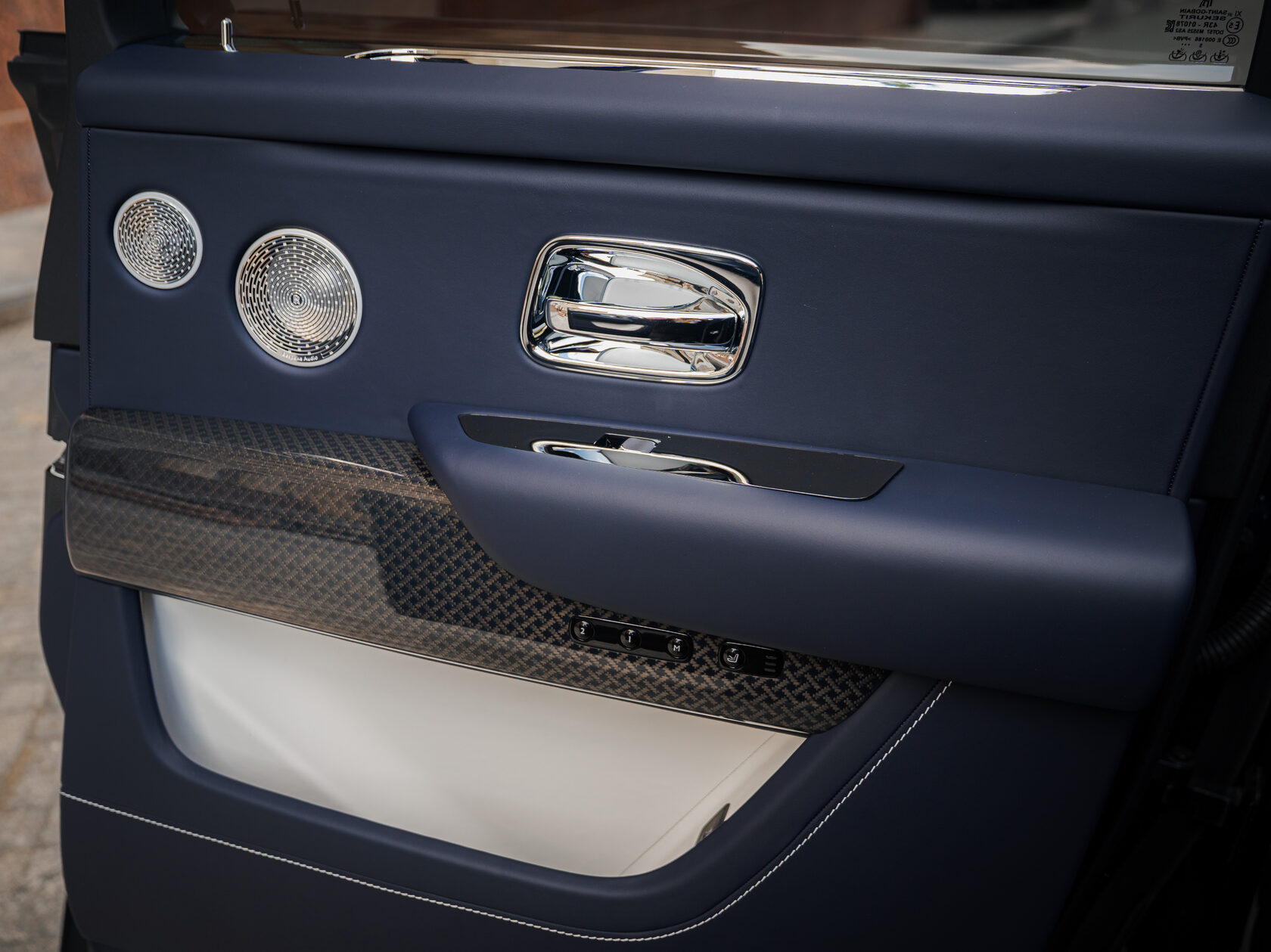 Rolls-Royce Cullinan Black Badge II  <br>Синий металлик 