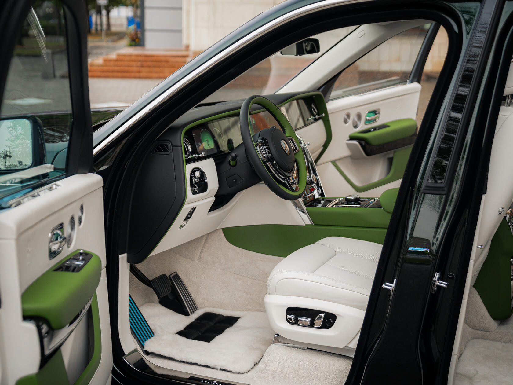 Rolls-Royce II Dark Emerald  <br>Dark Emerald 
