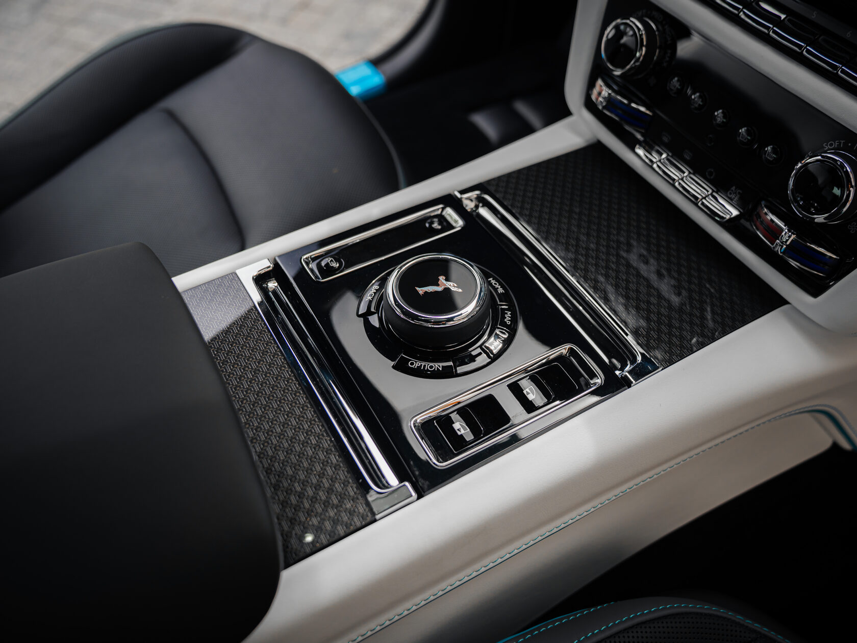 Rolls-Royce Black Badge Spectre  <br>Не указано