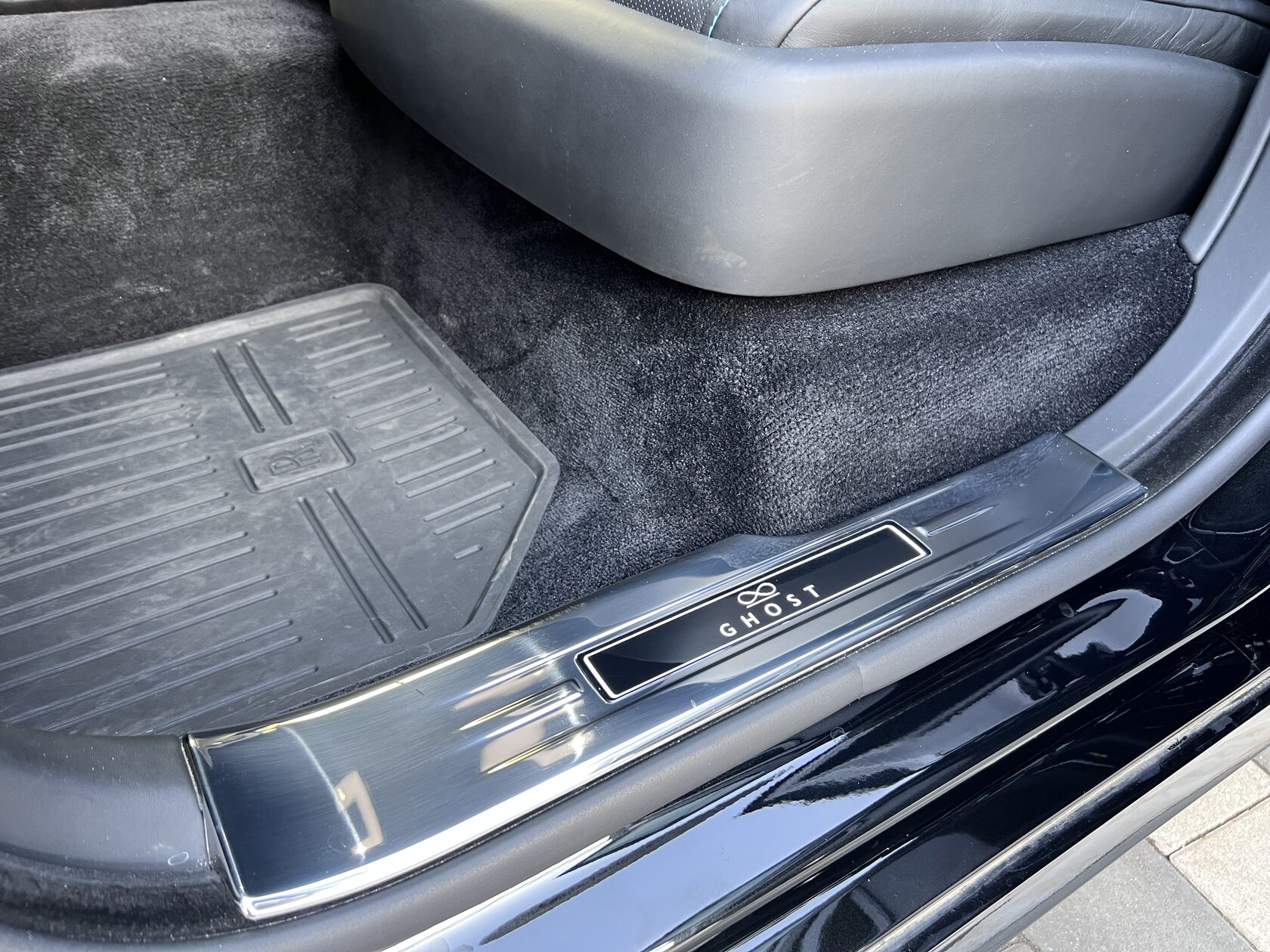 Rolls-Royce Ghost Black Badge by NOVITEC 2021 год <br>Черный Металлик Diamond Black 