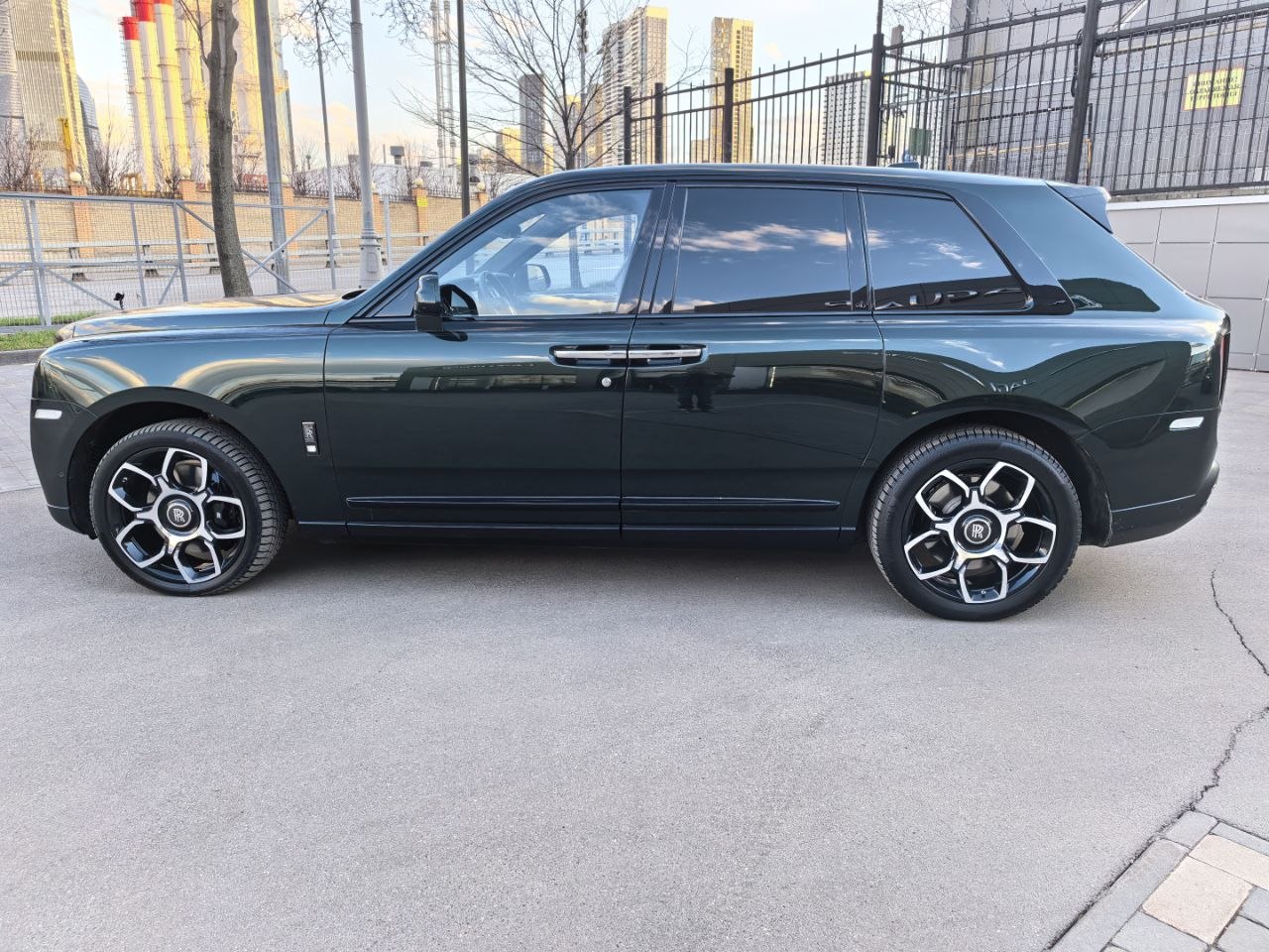 Rolls-Royce Cullinan Black Badge I 2025 год <br>Dark Emerald 