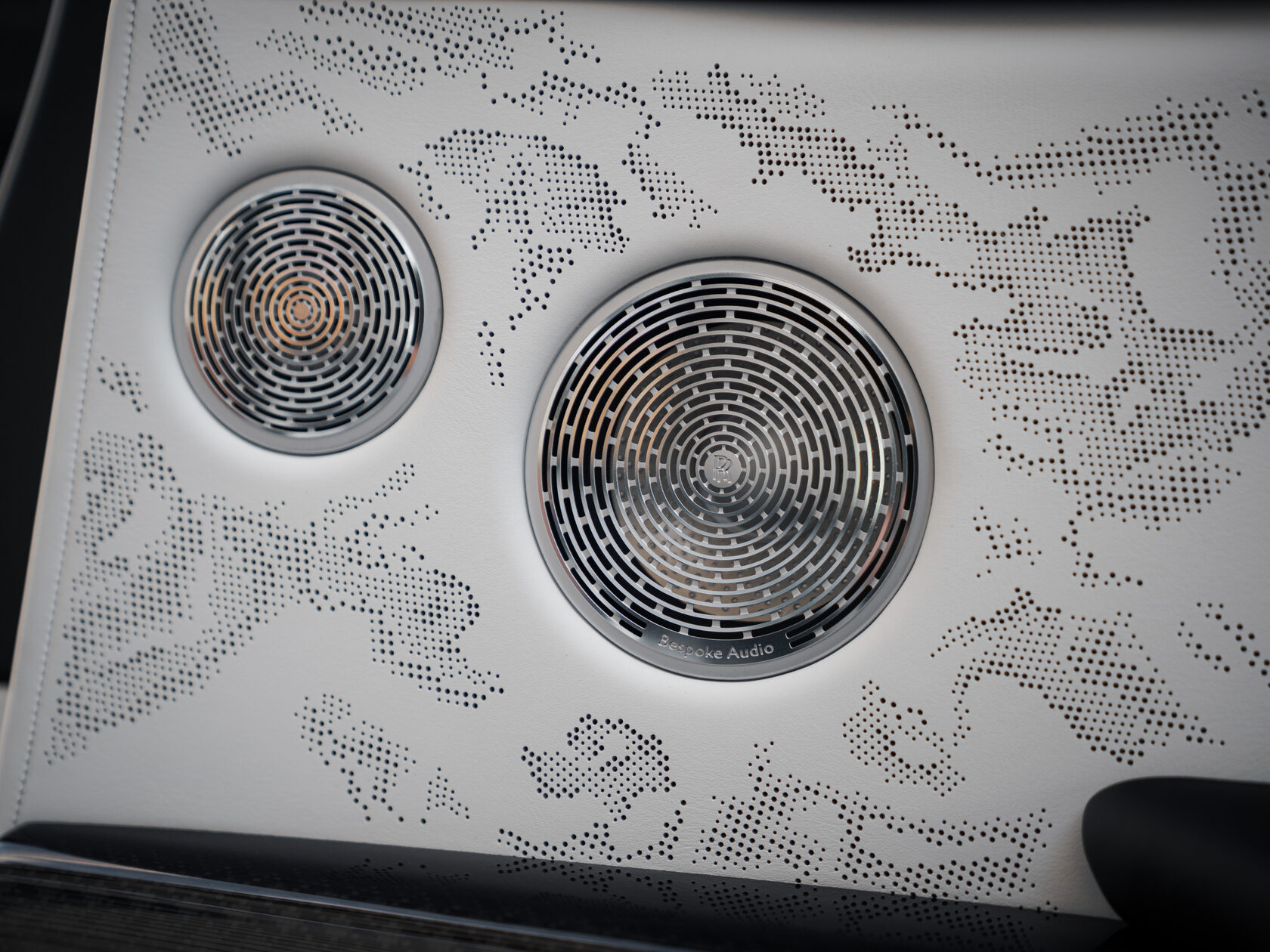 Rolls-Royce Cullinan Black Badge II  <br>Черный 