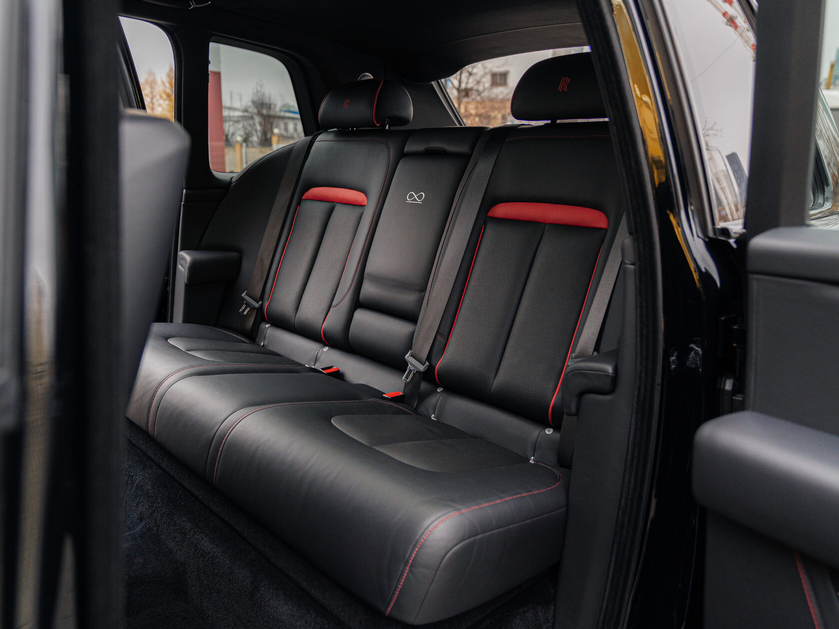 Rolls-Royce Cullinan Black Badge I 2025 год <br>Black Diamond 