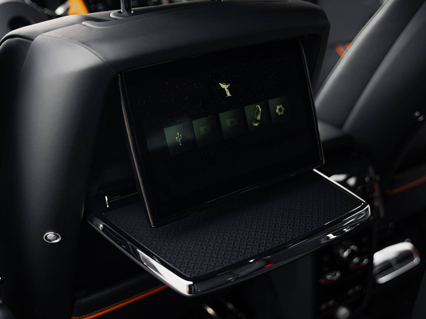 Rolls-Royce Cullinan Black Badge II  <br>Черный 