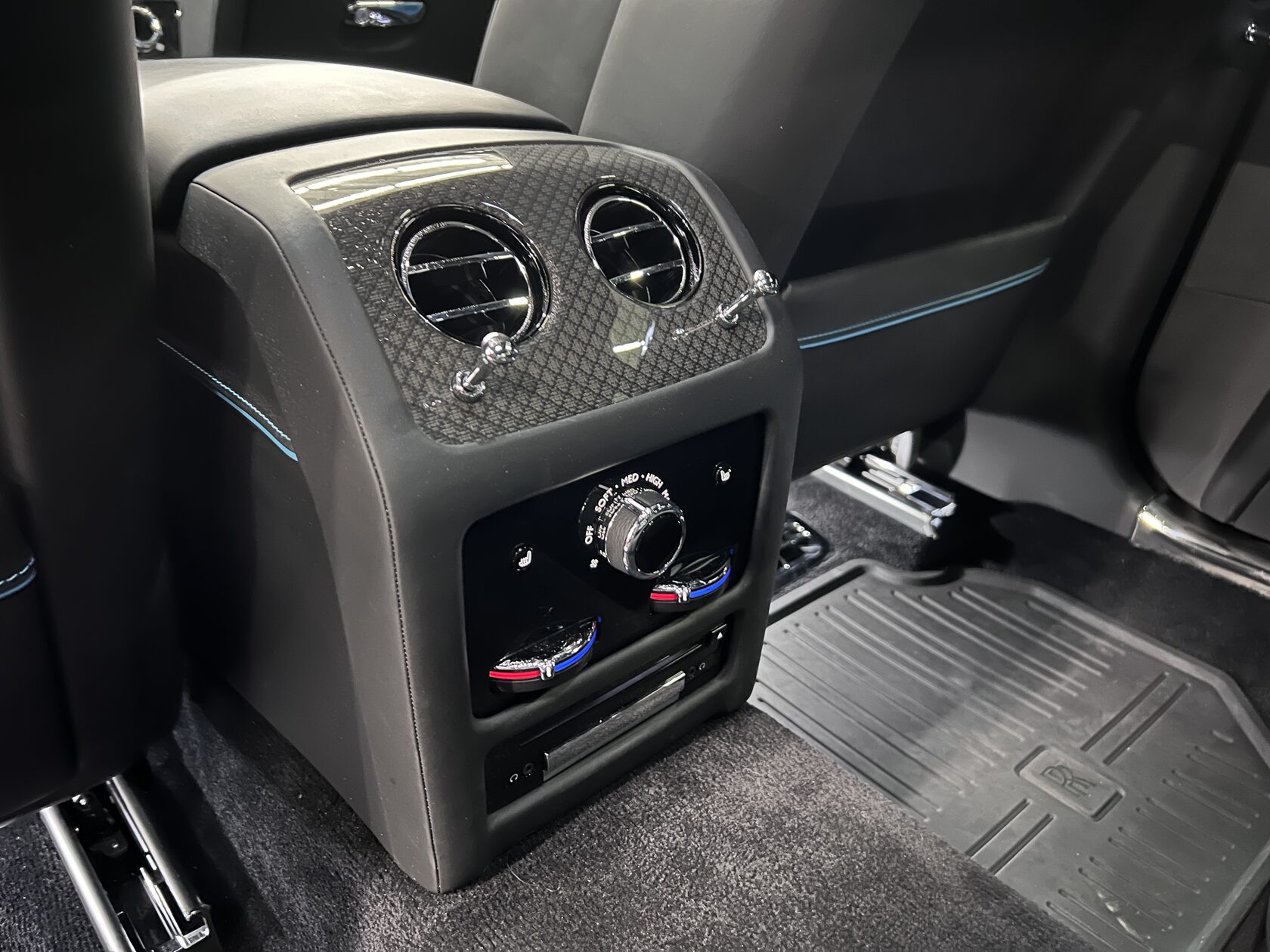 Rolls-Royce Ghost Black Badge by NOVITEC 2025 год <br>Черный Металлик Diamond Black 