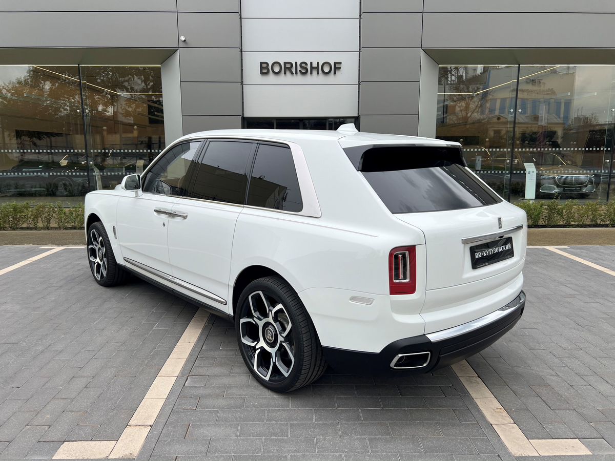Rolls-Royce Cullinan, I 2019 год <br>Белый