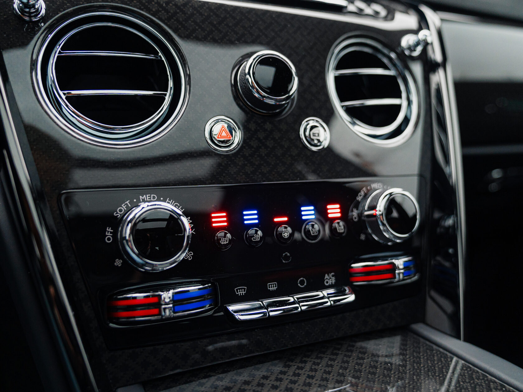 Rolls-Royce Cullinan Black Badge I 2025 год <br>Black Diamond 