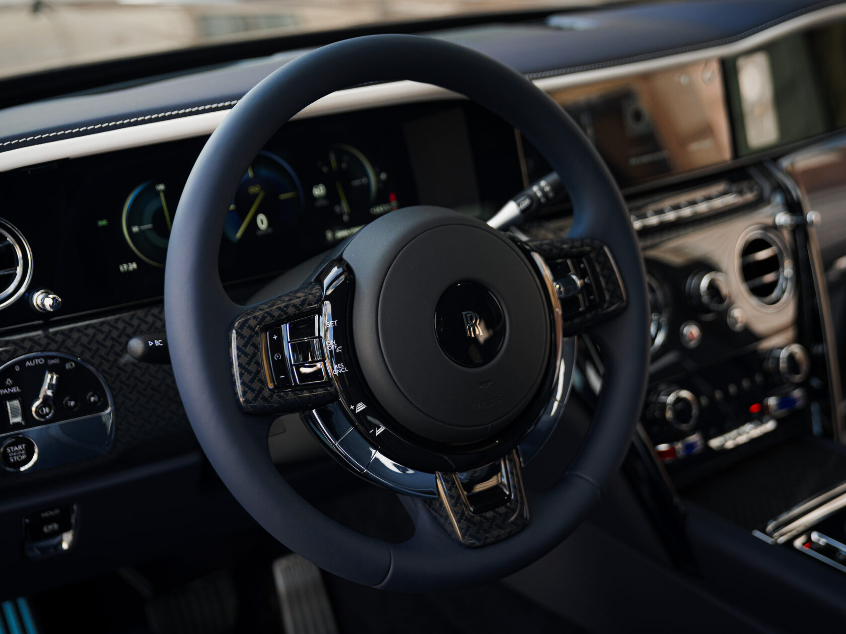 Rolls-Royce Cullinan Black Badge II  <br>Синий металлик 