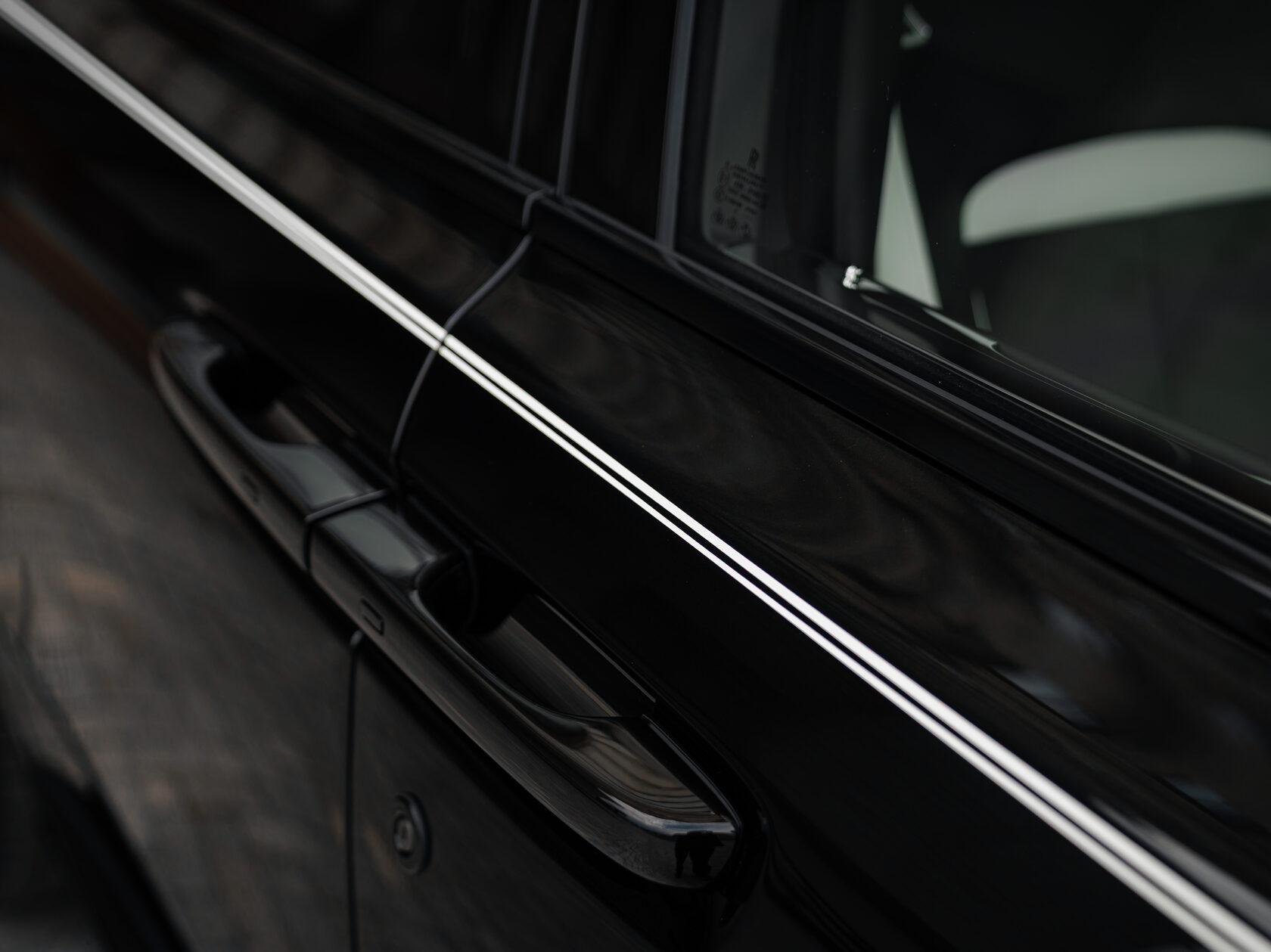 Rolls-Royce Cullinan Black Badge II  <br>Черный 