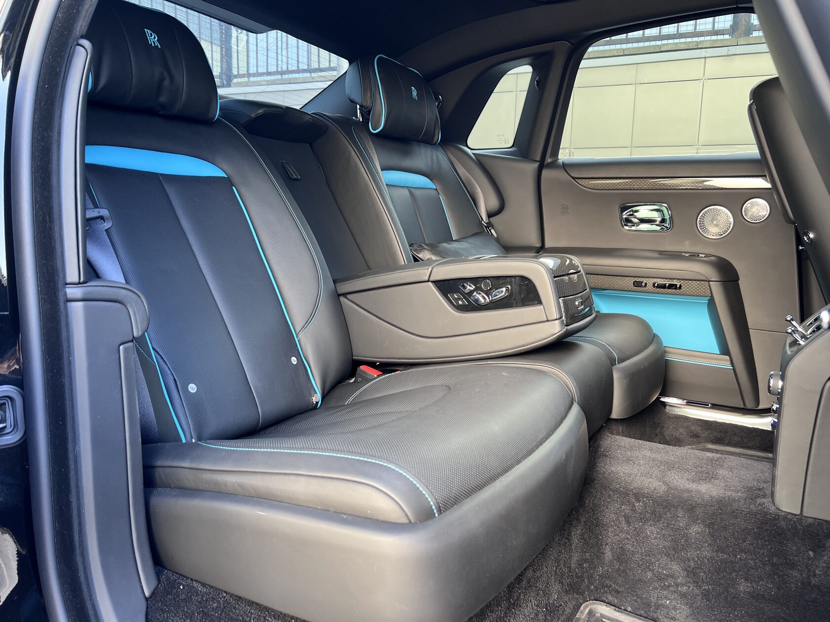 Rolls-Royce Ghost Black Badge by NOVITEC 2021 год <br>Черный Металлик Diamond Black 