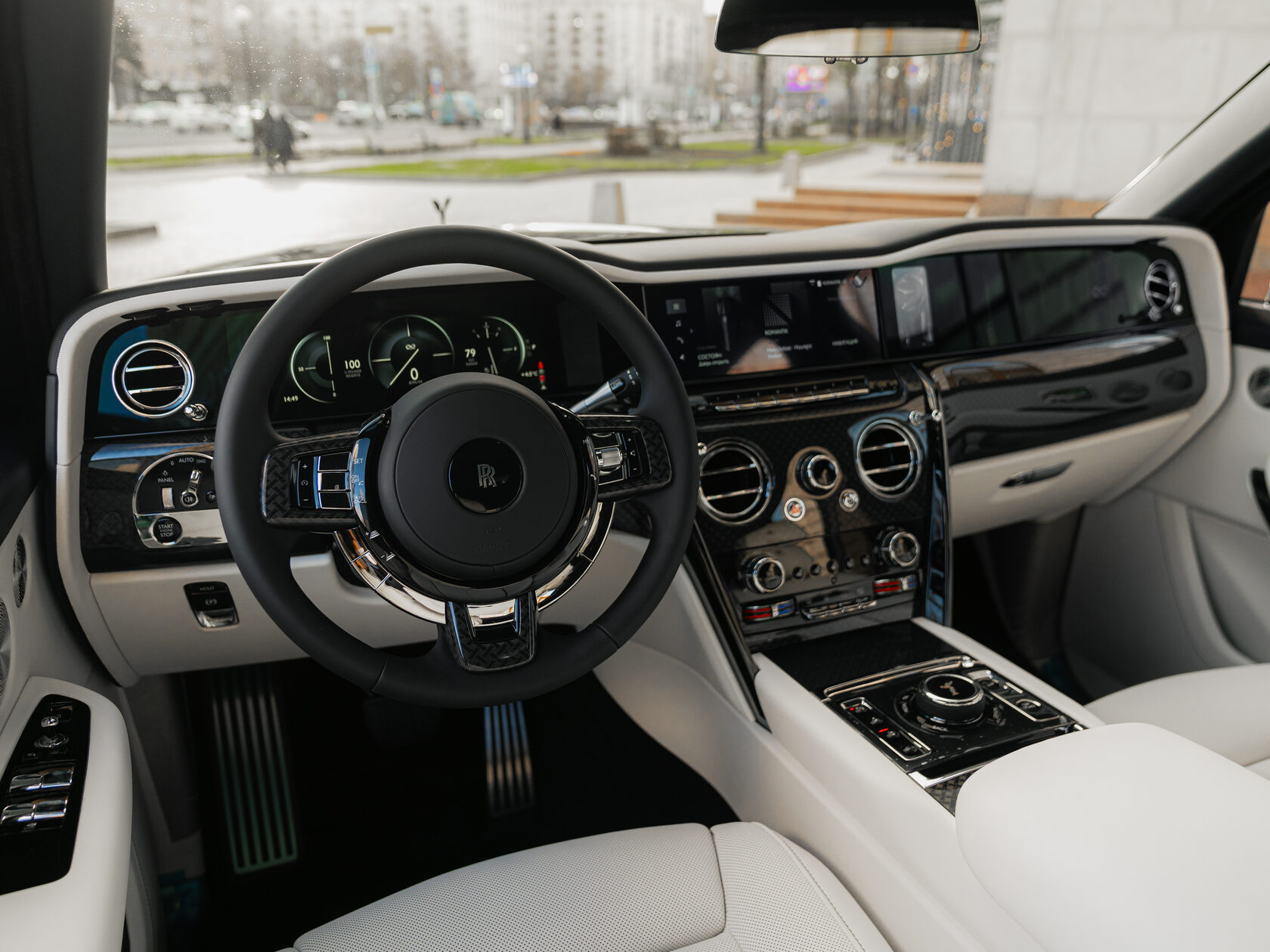 Rolls-Royce Cullinan Black Badge II 2025 год <br>Черный 