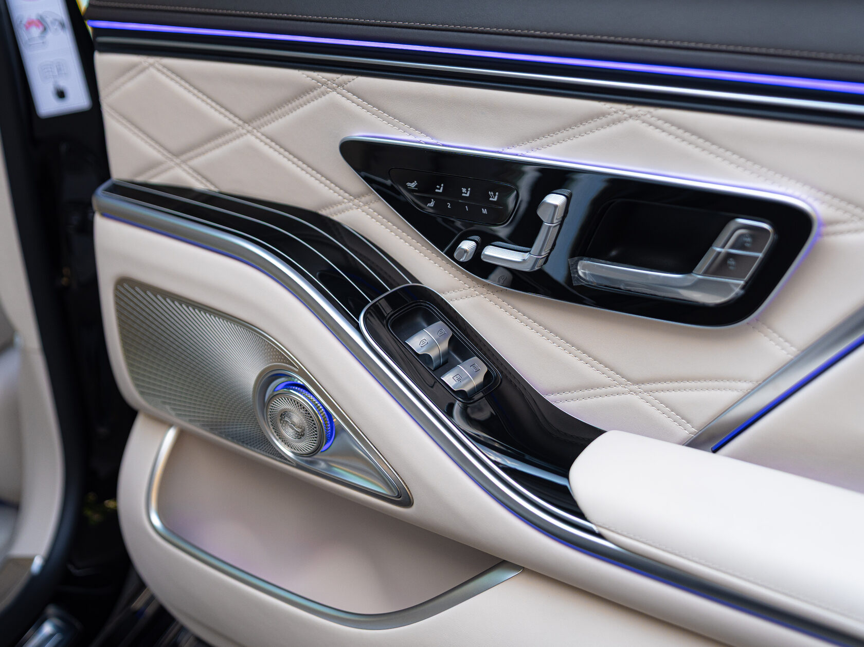 Rolls-Royce Maybach S 580 II  <br>черный обсидиан с покрытием металлик 