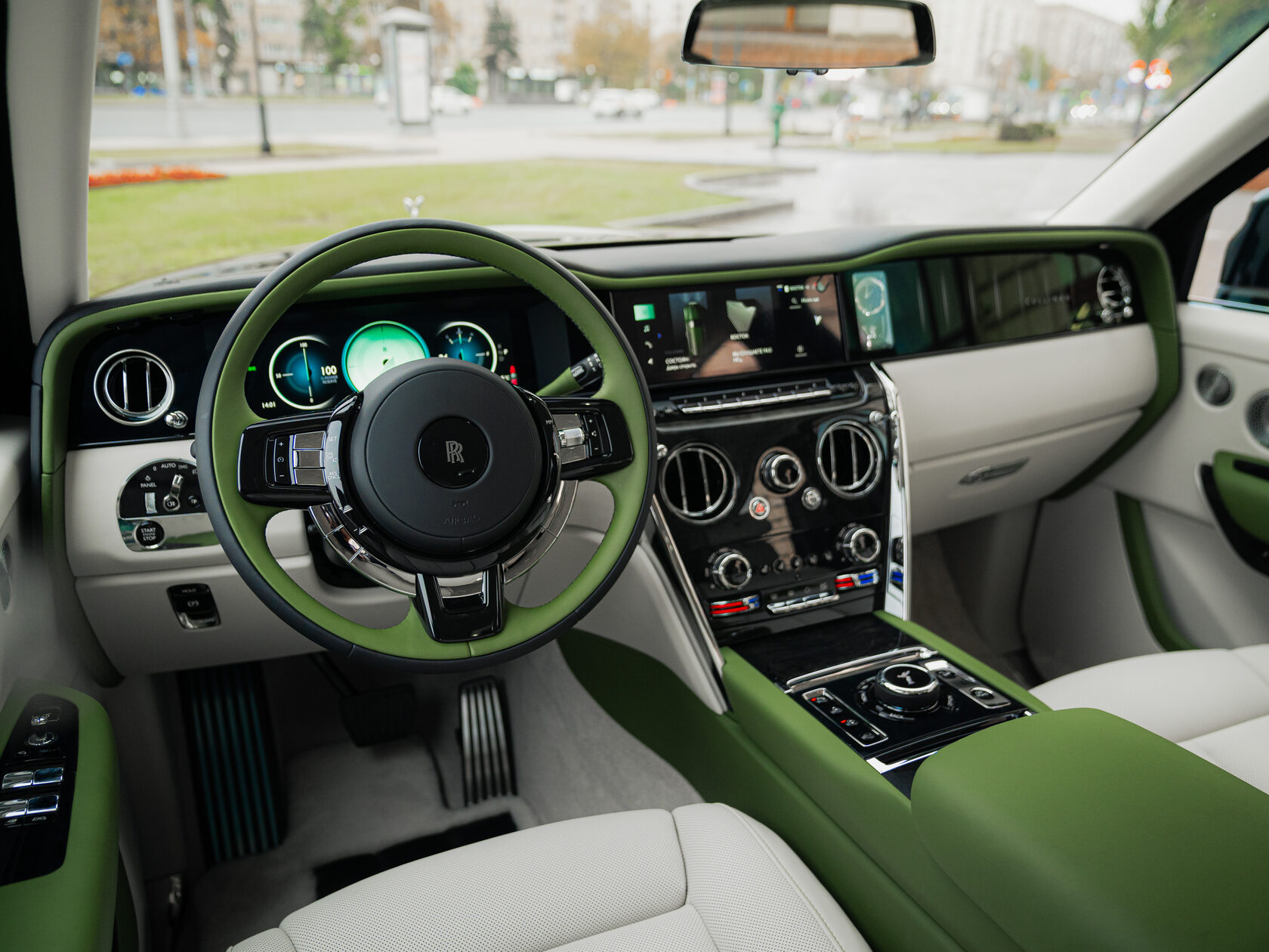 Rolls-Royce II Dark Emerald  <br>Dark Emerald 