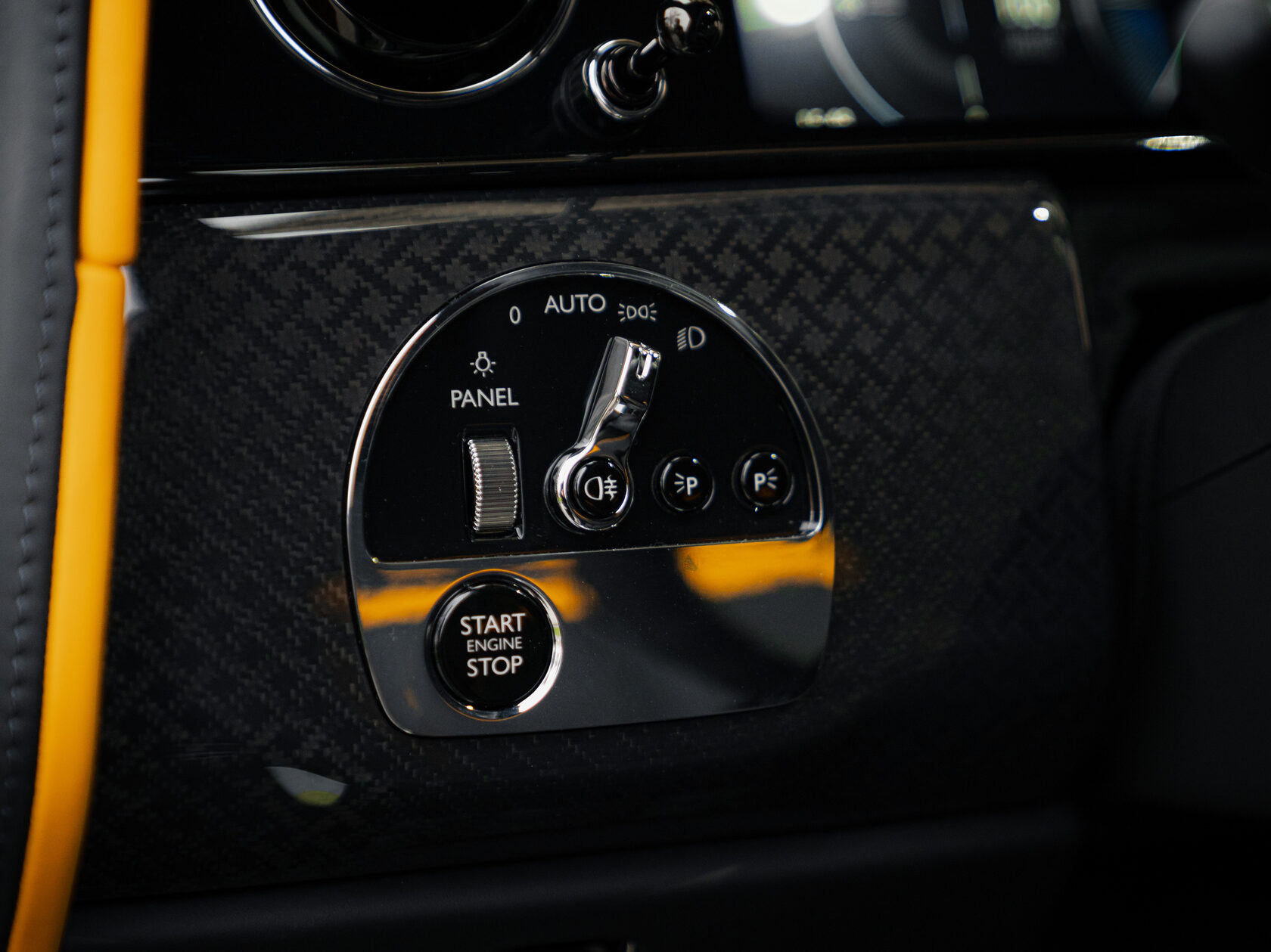 Rolls-Royce Cullinan Black Badge II  <br>Серый 