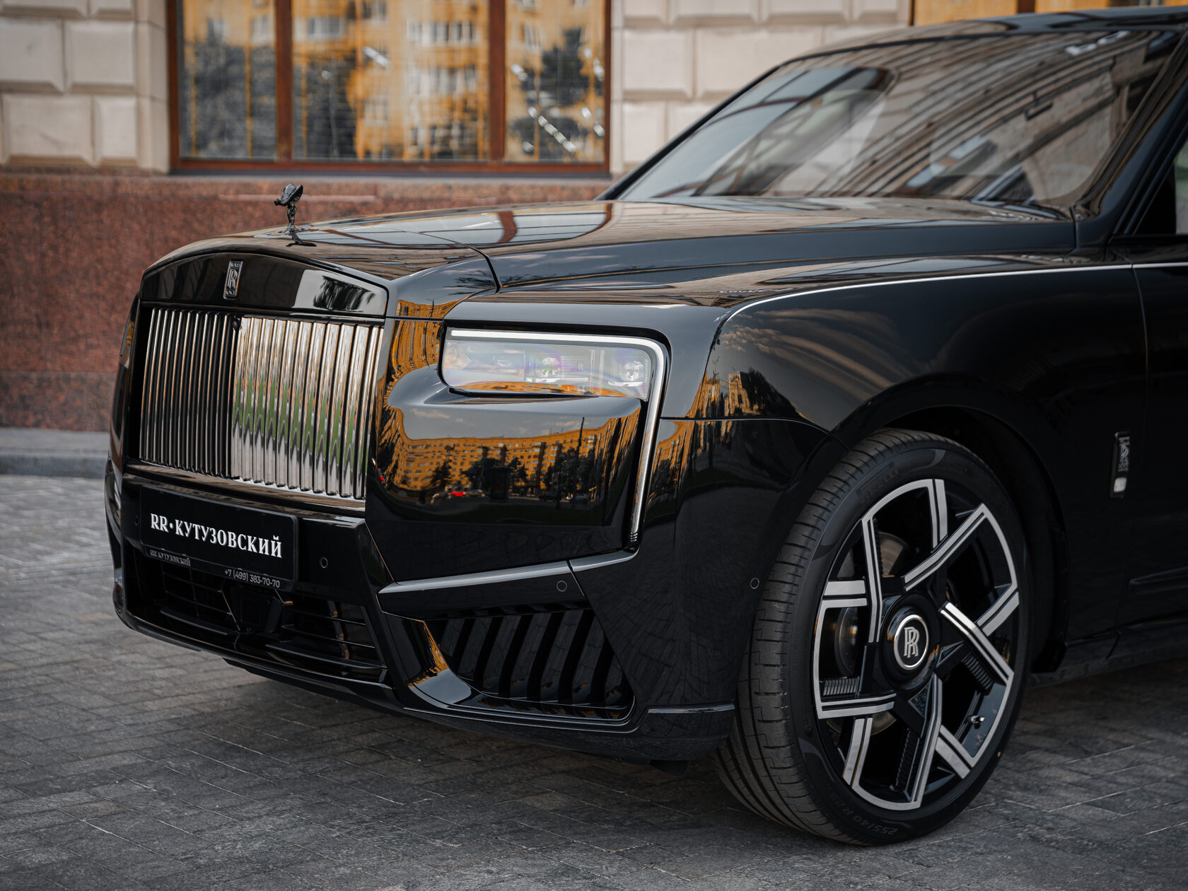 Rolls-Royce Cullinan Black Badge II  <br>Черный 